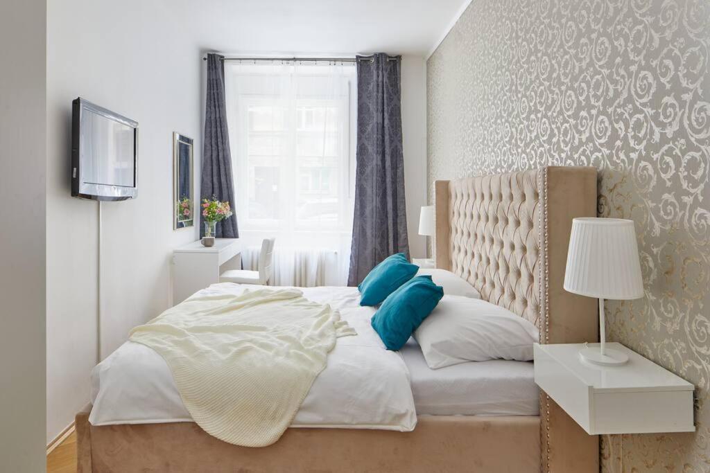 Gentle And Cozy Right At The Center Apartment